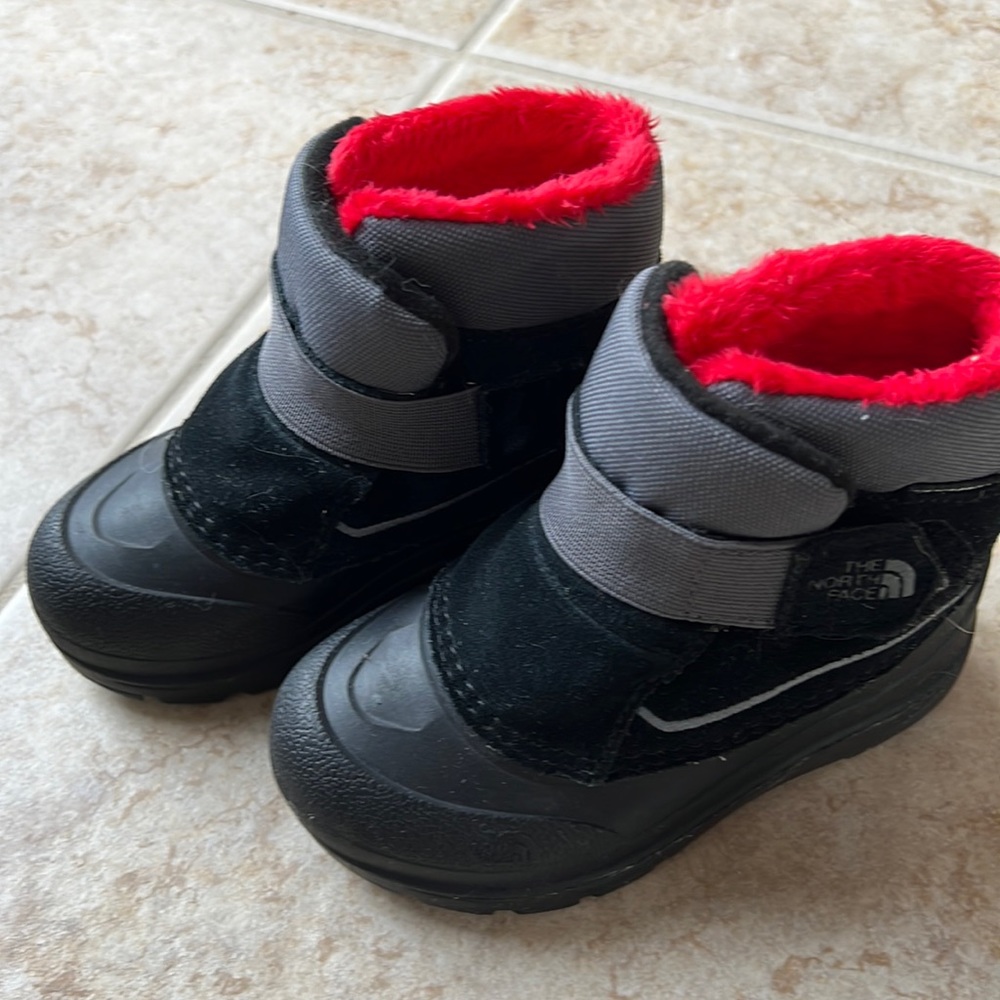 The north face snow shoes red fur trim